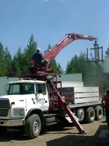 0126 - crane for unloading rock