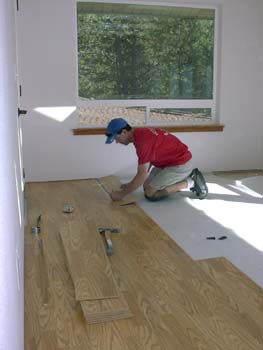 0200 - Laying the Sunroom laminate